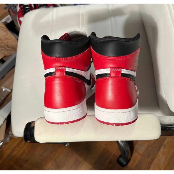 Size 10 - Jordan 1 Retro OG High Chicago